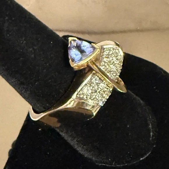 Tanzanite and diamond ring
